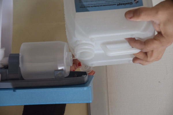 Desinfektionsmittelspender mit Ständer und 5 Liter Hände-Desinfektionsmittel nach WHO Empfehlung